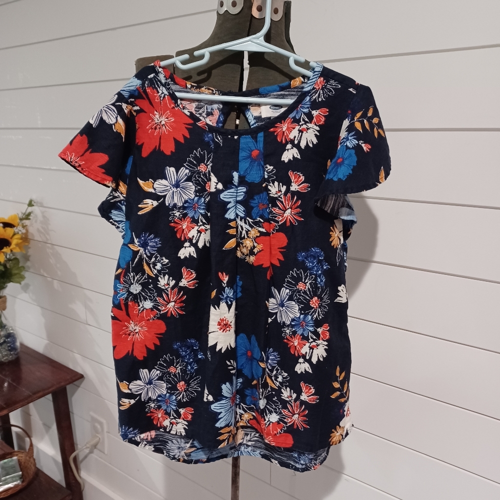 Girls Sz. 12, ruffle sleeve top.